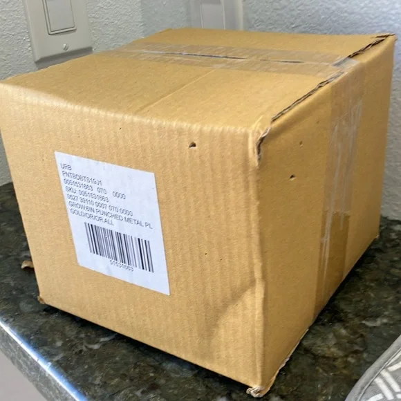 NWT Urban Outfitters Gold Planter - Picture 2 of 5